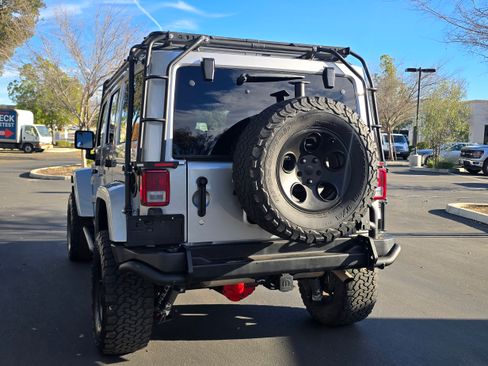 Used 2015 Jeep Wrangler Unlimited Sahara w/ Altitude image 12
