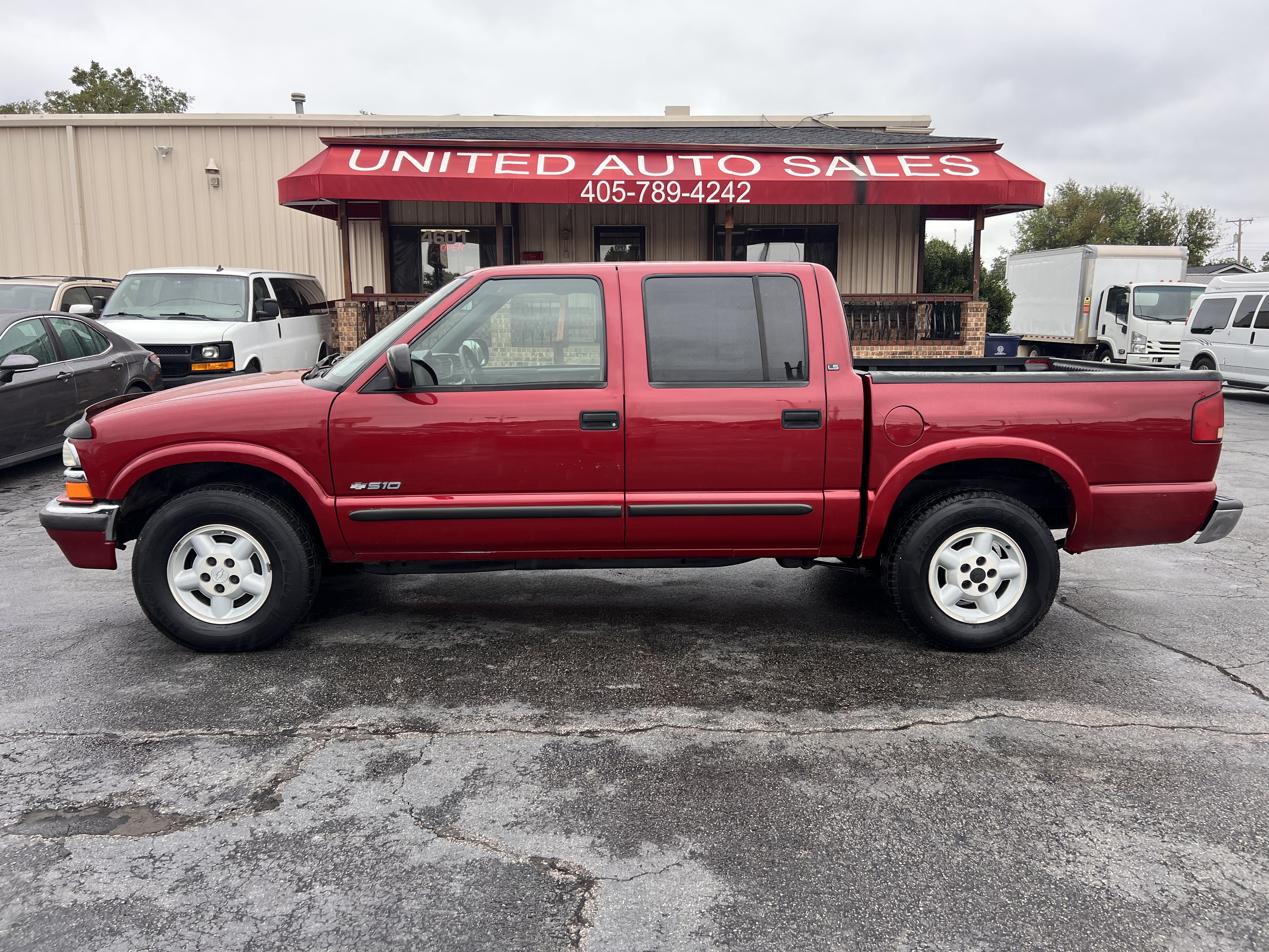 Used 2001 Chevrolet S10 Pickup 4x4 Crew Cab LS image 1