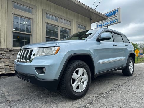 Used 2012 Jeep Grand Cherokee Laredo image 1