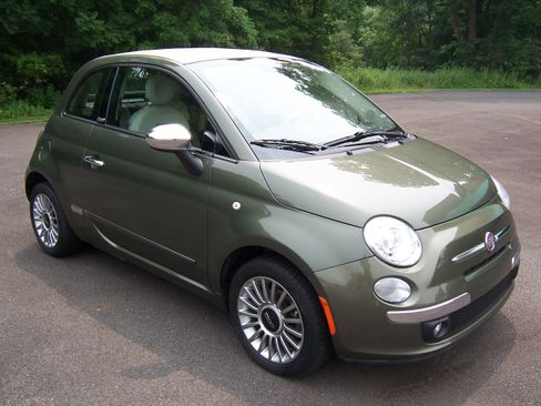 Used 2012 FIAT 500 Lounge Cabrio FWD image 2