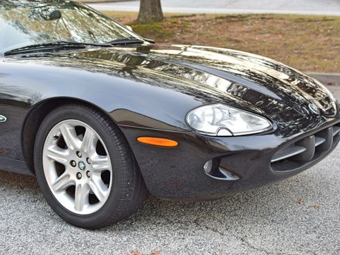 Used 2000 Jaguar XK8 image 11