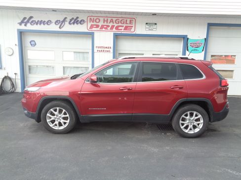 Used 2015 Jeep Cherokee 4WD Latitude image 3