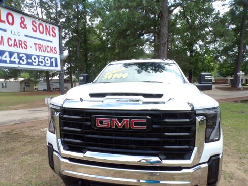 Used 2025 GMC Sierra 2500 4x4 Regular Cab Pro image 3