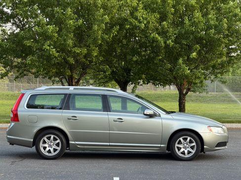 Used 2008 Volvo V70 UNAVAIL FWD image 2