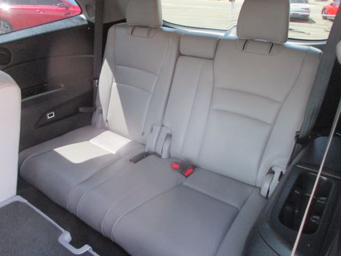 Used 2017 Honda Pilot AWD Touring image 17
