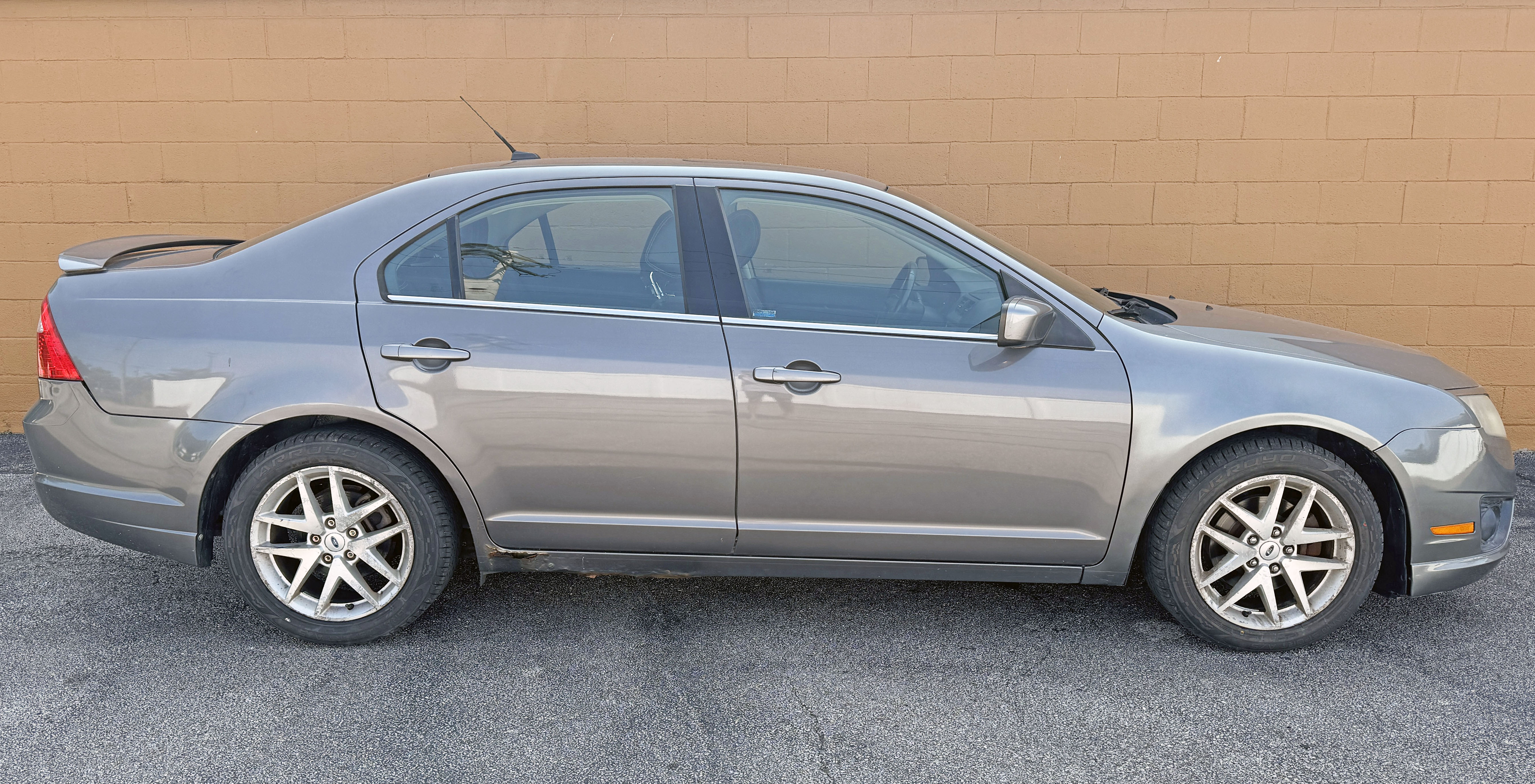 Used 2012 Ford Fusion SEL FWD image 1