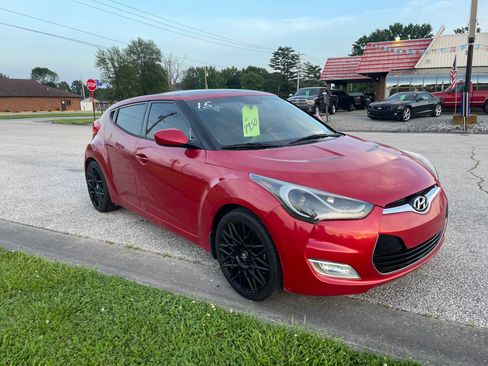 Used 2015 Hyundai Veloster image 7