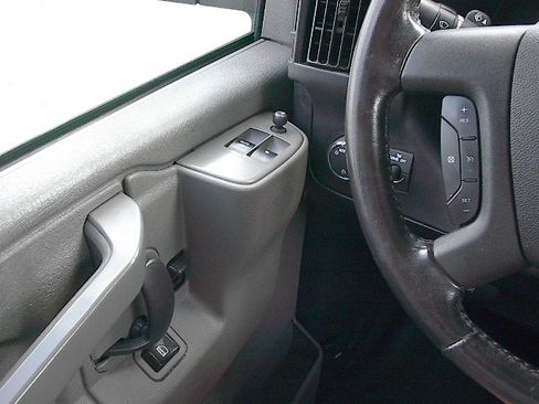 Used 2020 Chevrolet Express 3500 UNAVAIL RWD image 17