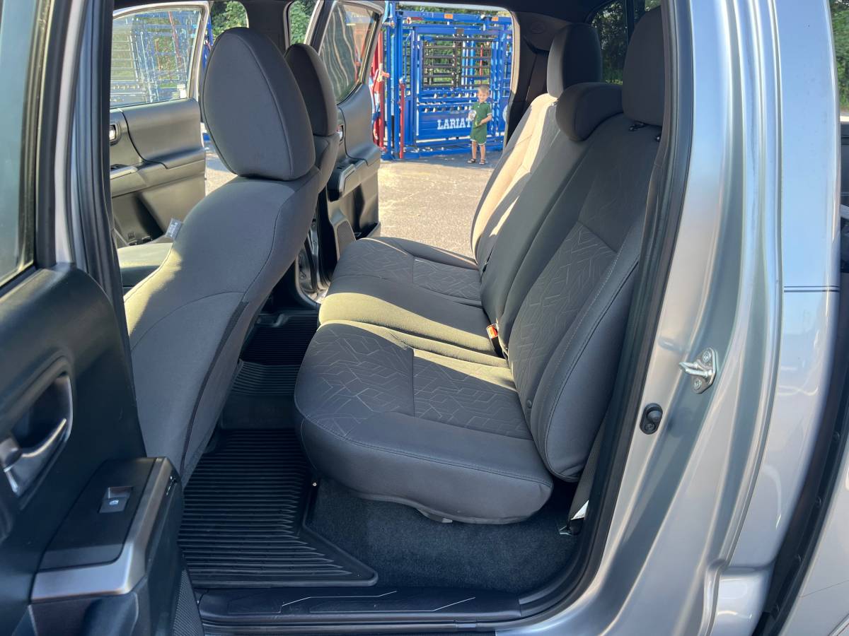 Used 2017 Toyota Tacoma TRD Sport Pickup 4D 5 ft AWD/4WD image 16
