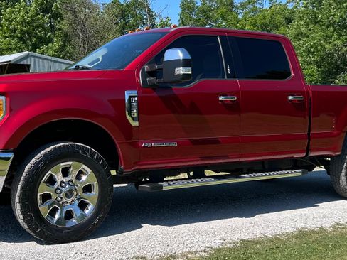Used 2017 Ford F250 4x4 Crew Cab Super Duty image 2