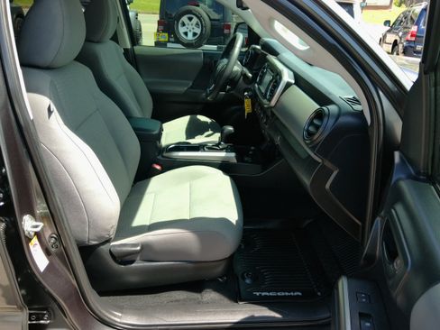 Used 2019 Toyota Tacoma 4x4 Double Cab SR5 image 28