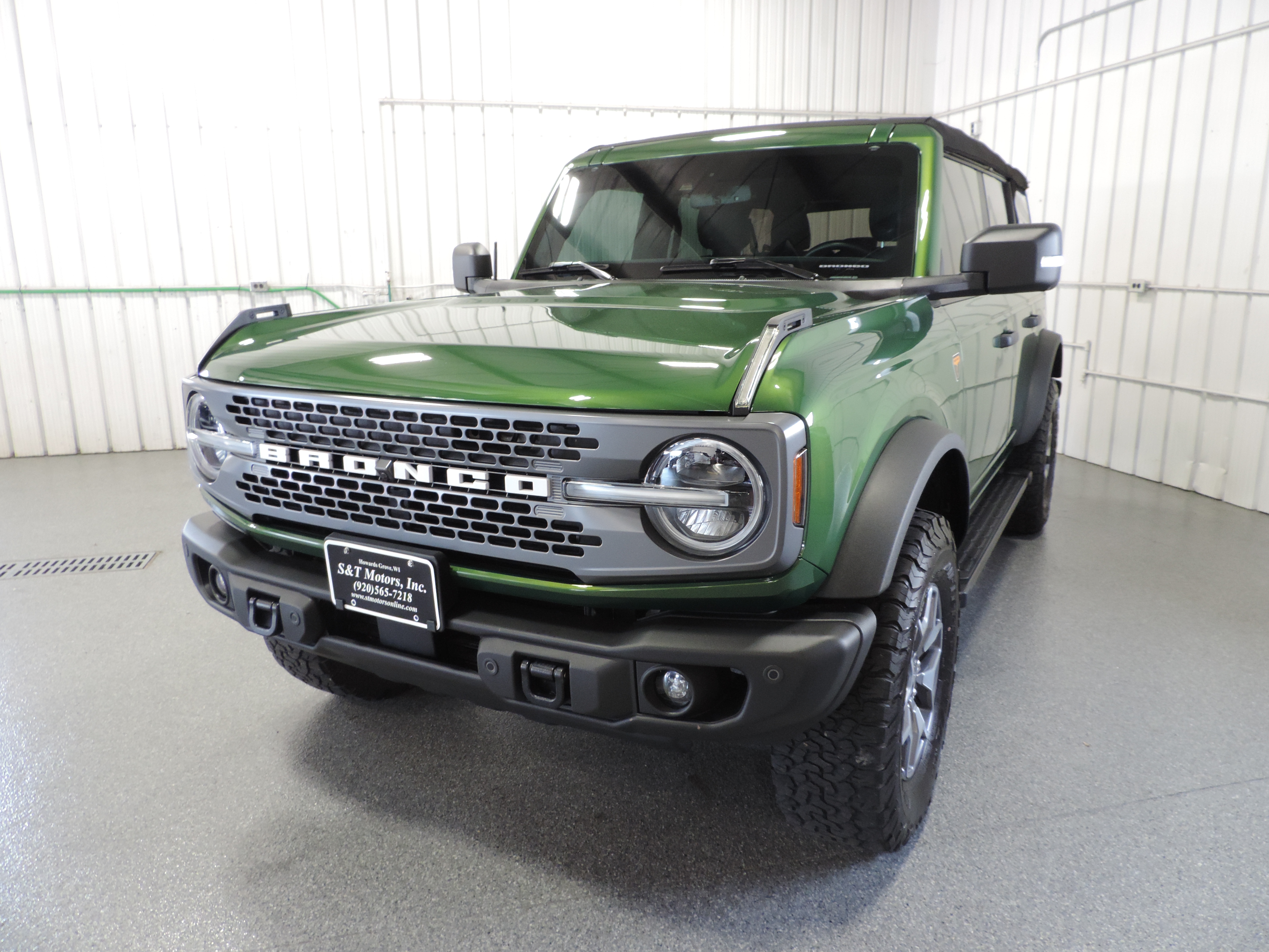 Used 2023 Ford Bronco 4-Door Badlands AWD/4WD image 4
