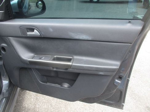 Used 2010 Volvo S40 T5 R-Design image 17