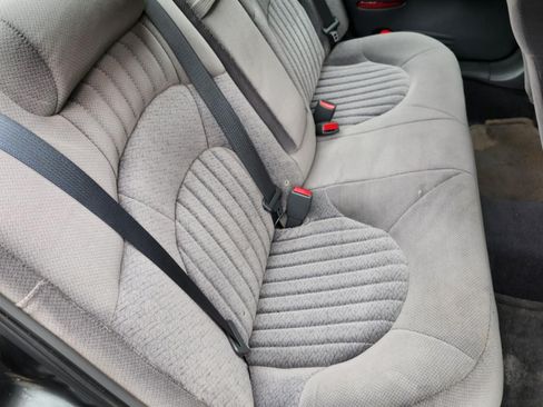 Used 2004 Pontiac Bonneville SE image 18