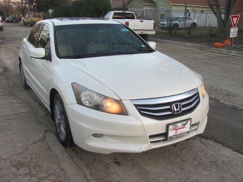 Used 2011 Honda Accord EX-L image 2