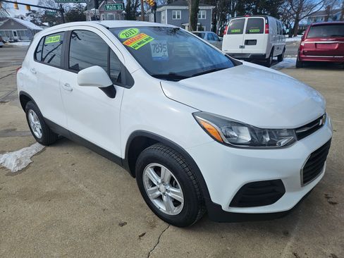 Used 2017 Chevrolet Trax LS image 2