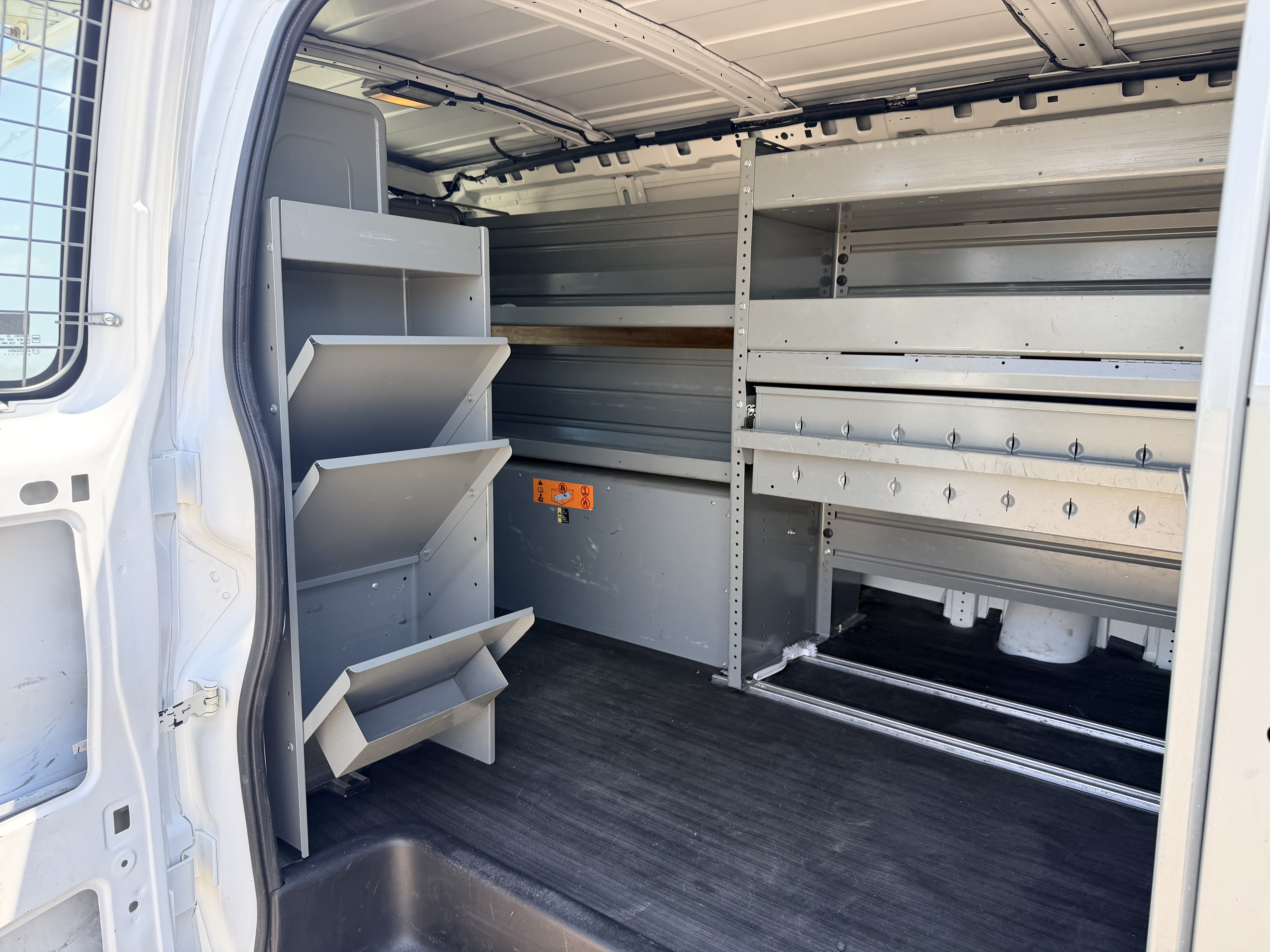 Used 2014 Chevrolet Express 2500 RWD image 21