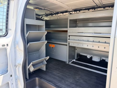 Used 2014 Chevrolet Express 2500 RWD image 21