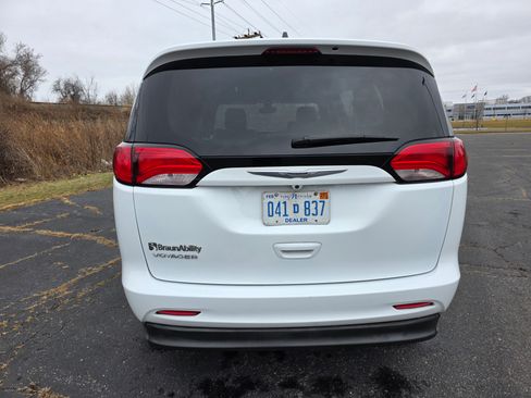 Used 2021 Chrysler Voyager LXi image 6