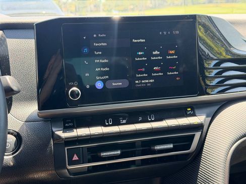 Used 2025 Toyota Camry Hybrid FWD image 13