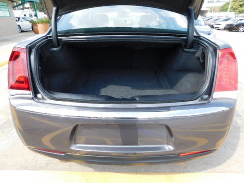 Used 2021 Chrysler 300 Touring image 8