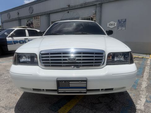 Used 2010 Ford Crown Victoria Police Interceptor RWD image 3