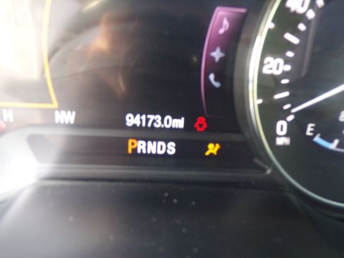 Used 2015 Lincoln MKZ image 13