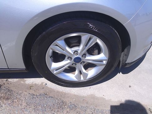 Used 2014 Ford Focus SE Hatchback FWD image 36