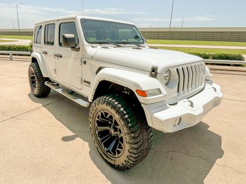 Used 2021 Jeep Wrangler Unlimited image 5