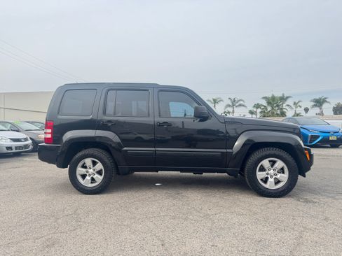Used 2012 Jeep Liberty Sport image 9