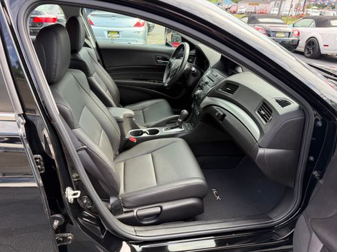 Used 2018 Acura ILX w/ Special Edition Package FWD image 16
