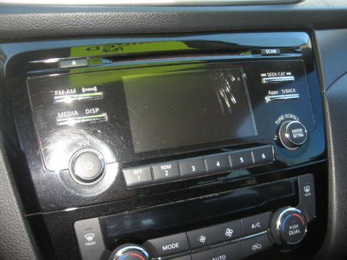 Used 2015 Nissan Rogue AWD image 11