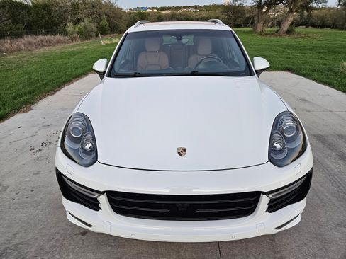 Used 2018 Porsche Cayenne GTS image 8