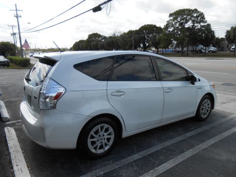Used 2014 Toyota Prius V Two image 6
