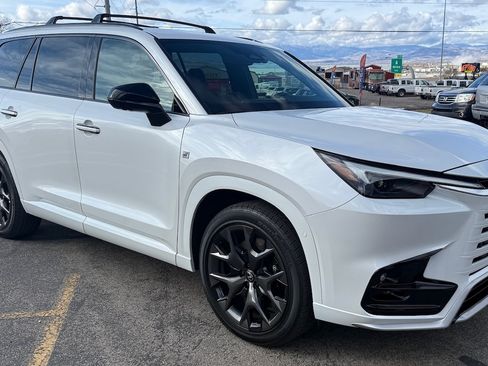 Used 2025 Lexus TX 500h image 3