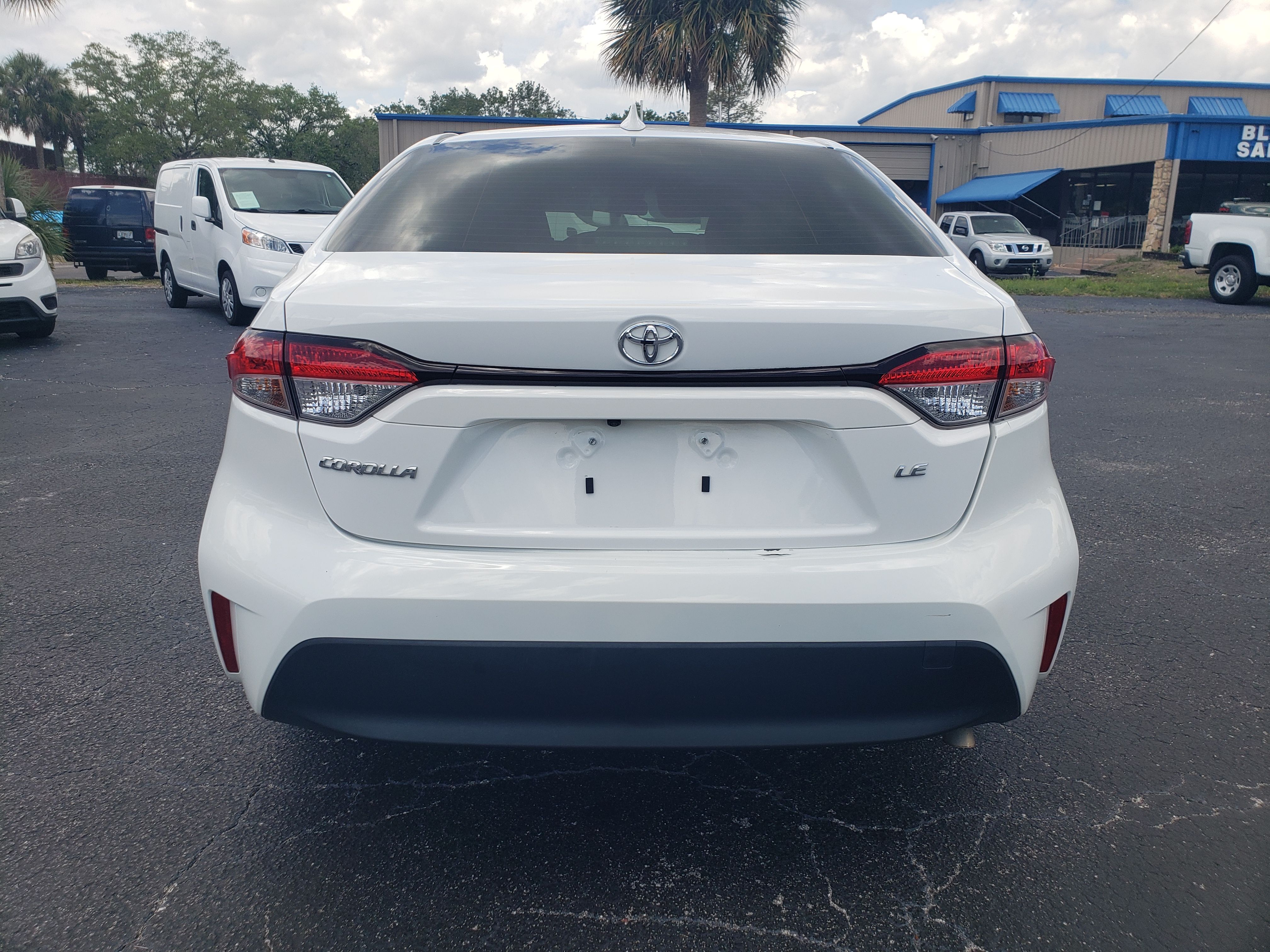 Used 2023 Toyota Corolla LE FWD image 4