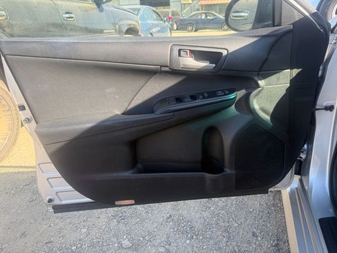 Used 2013 Toyota Camry L image 4