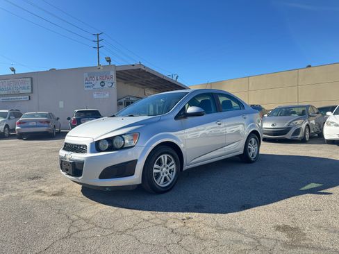 Used 2015 Chevrolet Sonic LT image 2