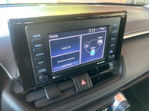 Used 2021 Toyota RAV4 LE image 19