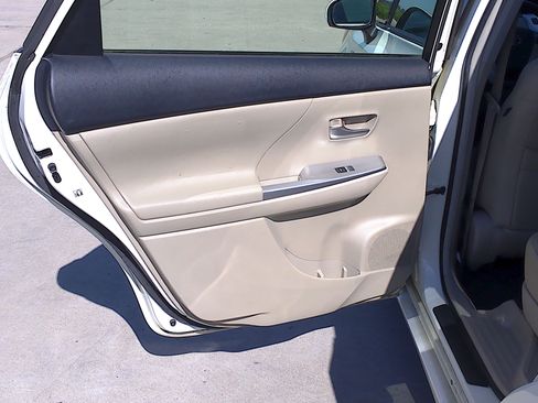 Used 2012 Toyota Prius V image 10