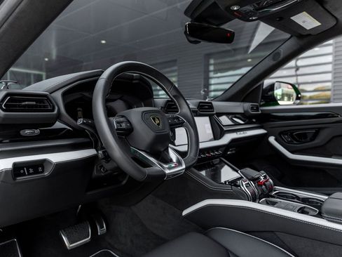 Used 2025 Lamborghini Urus SE AWD/4WD image 24
