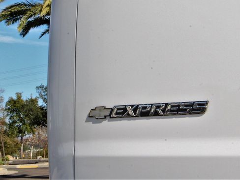 Used 2019 Chevrolet Express 3500 LT image 10