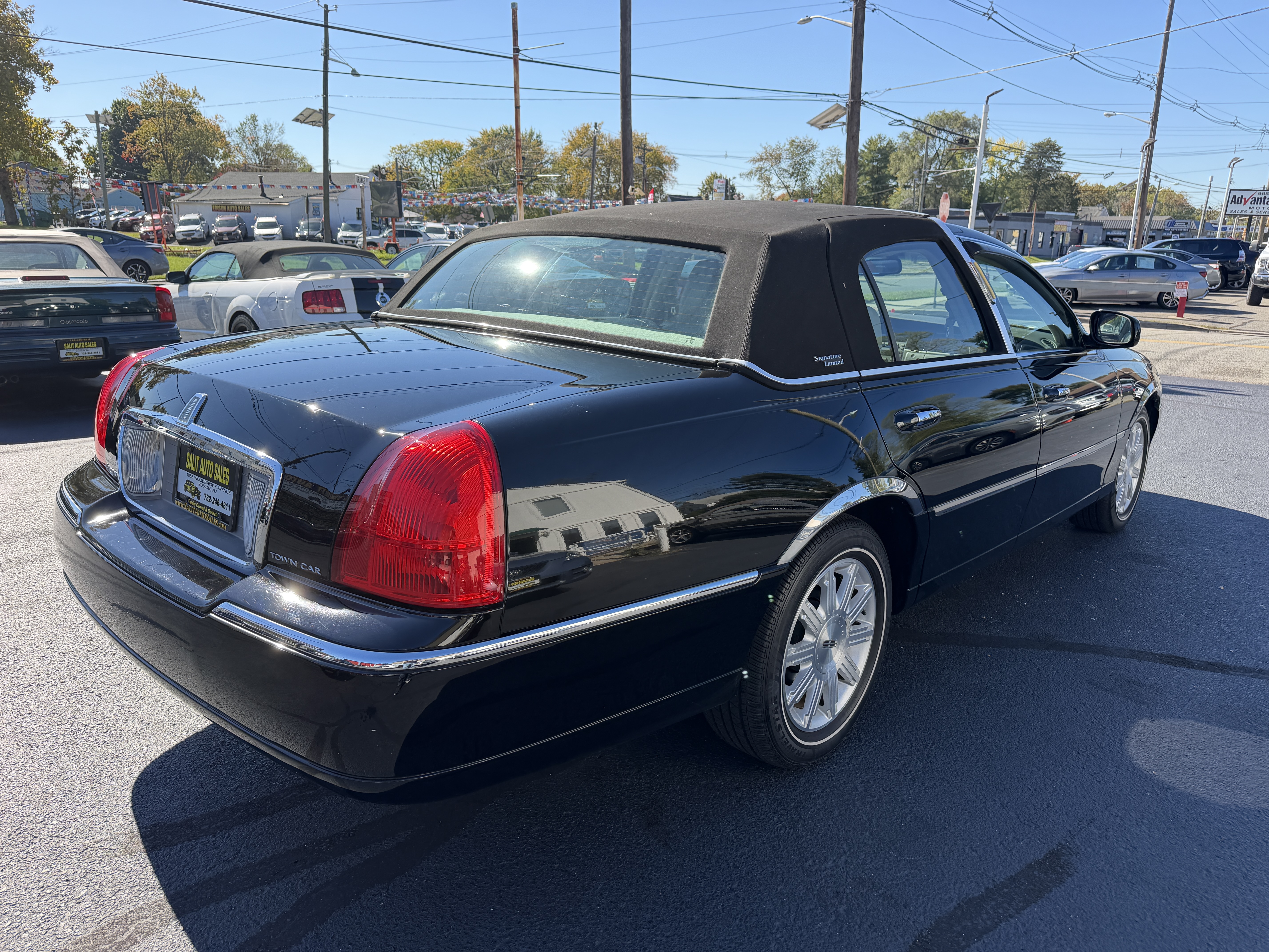 Used 2011 Lincoln Town Car Signature Limited RWD image 29