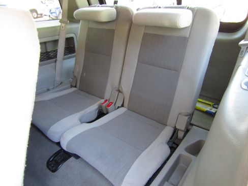 Used 2007 Ford Explorer XLT image 11