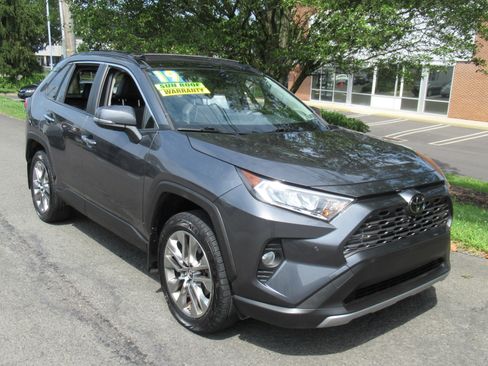 Used 2019 Toyota RAV4 Limited image 1