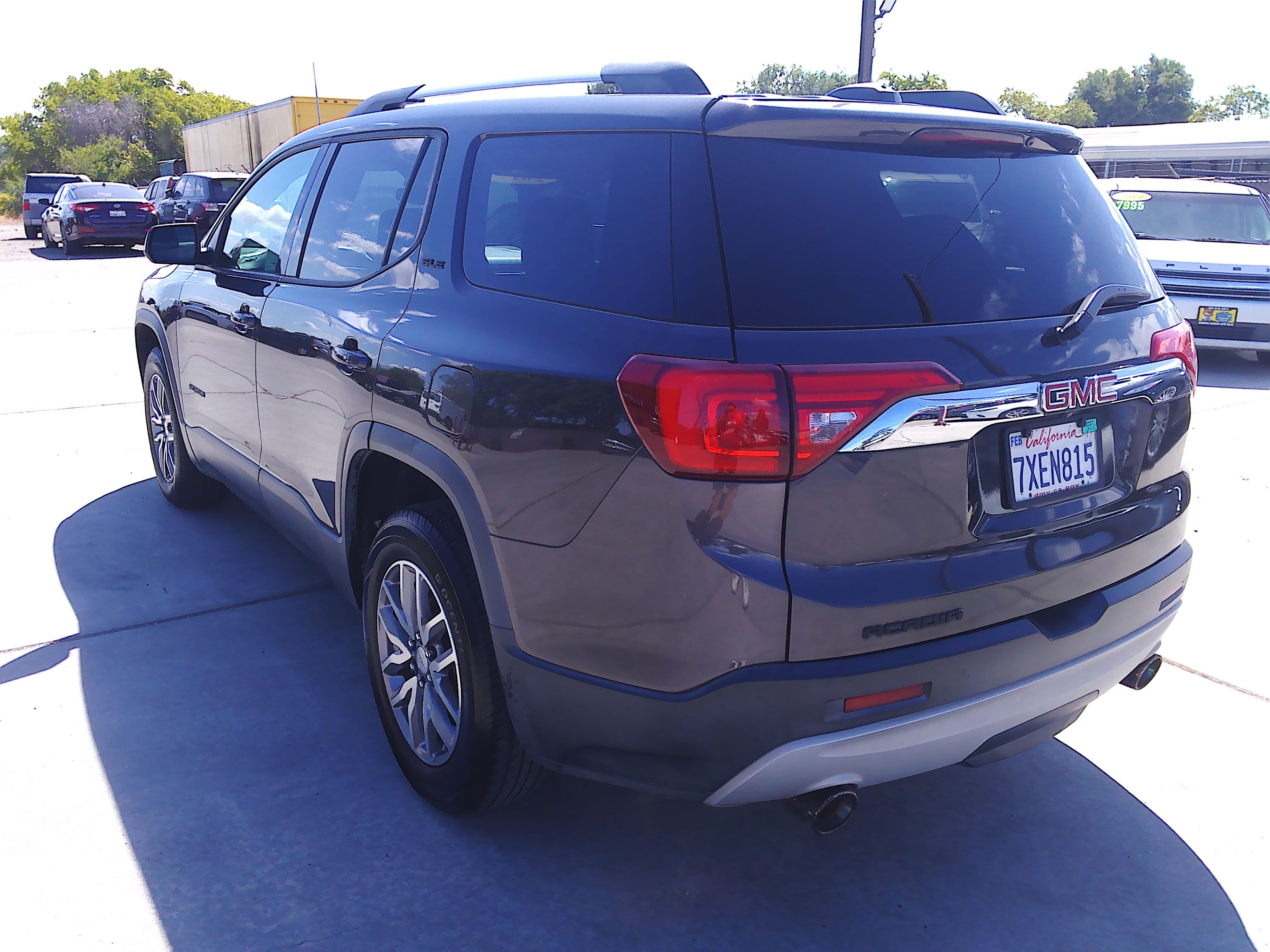 Used 2017 GMC Acadia SLE FWD image 3