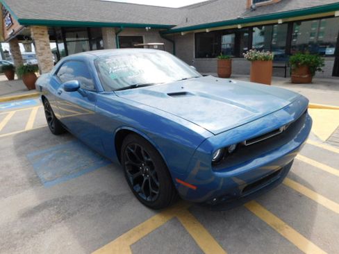 Used 2020 Dodge Challenger GT image 1
