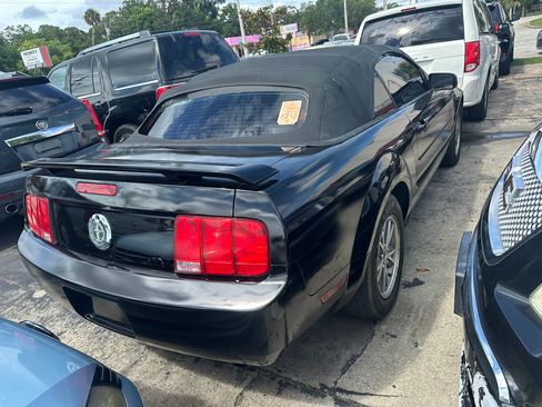 Used 2005 Ford Mustang image 4