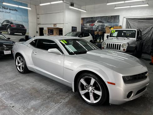 Used 2011 Chevrolet Camaro LT image 2