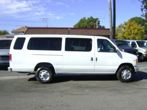 Used 2001 Ford E-350 and Econoline 350 XL image 2